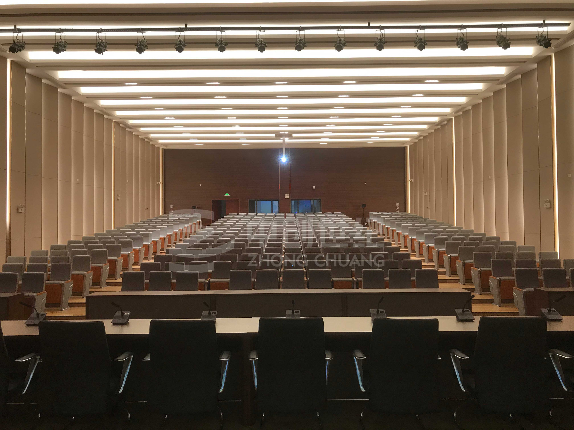 深圳市龍崗區深高速五聯綜合服務樓多功能廳后場照.jpg 深圳市龍崗區深高速五聯綜合服務樓多功能廳后場照.jpg